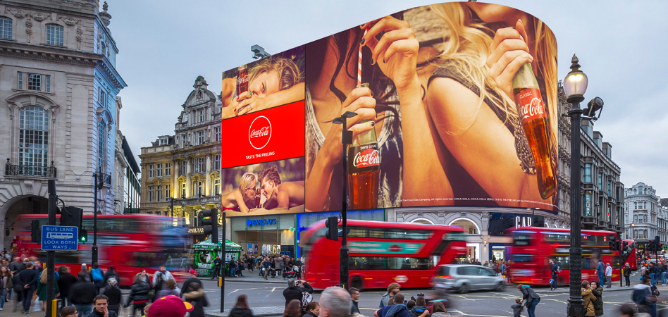 Piccadilly Circus, fundido a negro